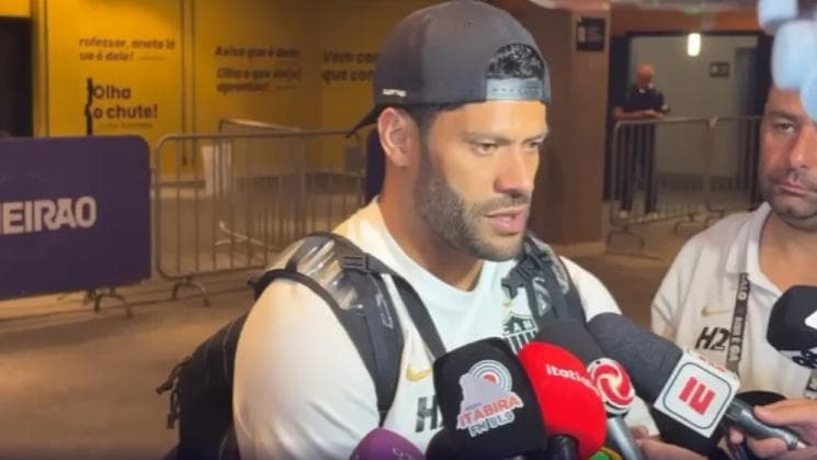 Hulk lamenta briga em clássico e culpa arbitragem