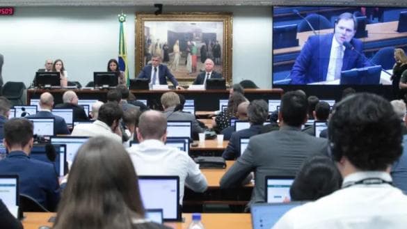 Fim da escala 6x1 avança na Câmara; veja o que falta para virar lei