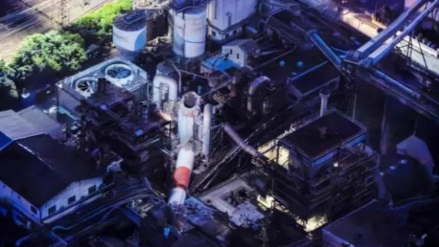 Chaminé de fábrica desaba após terremoto no Japão; empresa procura por desaparecidos