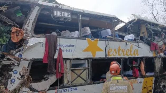 Acidente com ônibus na BR-040, em Petrópolis: nove das dez vítimas são identificadas