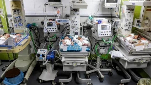 Hospitais lotados fazem bebês prematuros dividirem incubadoras em Gaza