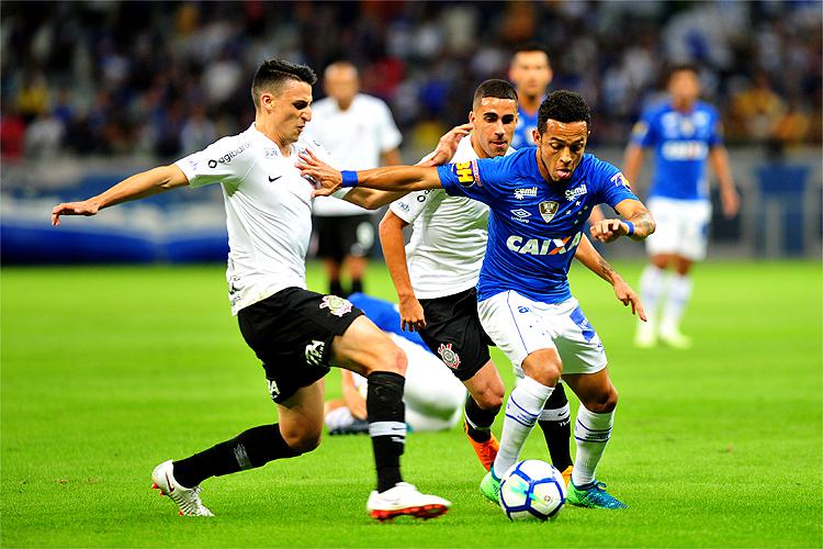 Histórico de duelo contra o Cruzeiro coloca Corinthians com um pé